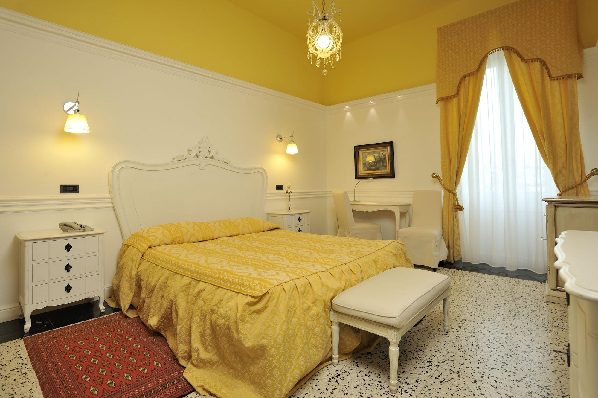 Hotel Tronas &