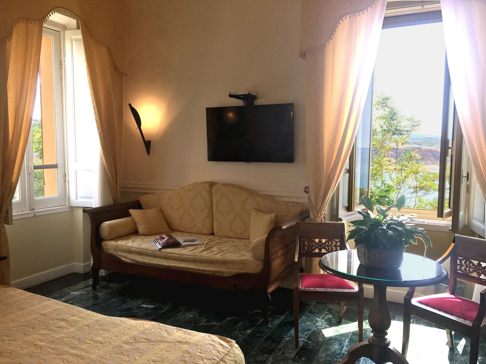 Hotel Tronas &