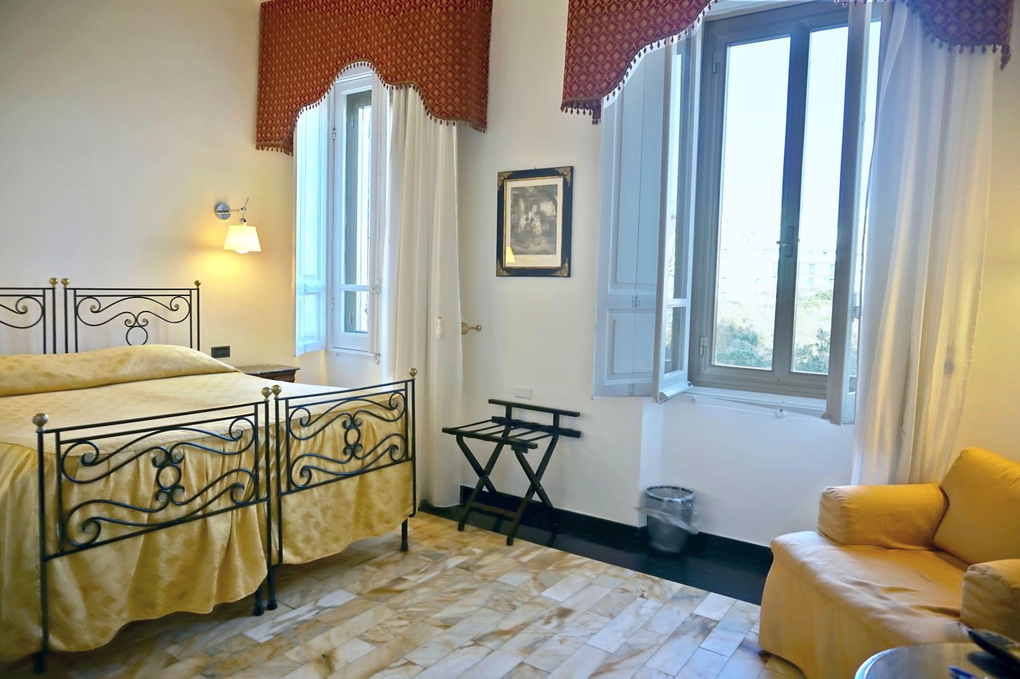 Hotel Tronas &