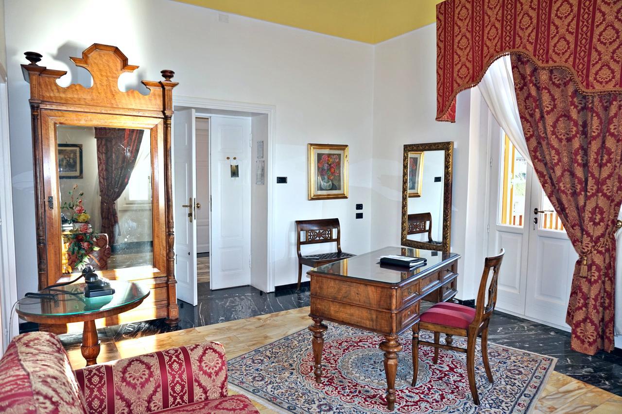 Hotel Tronas & 5*