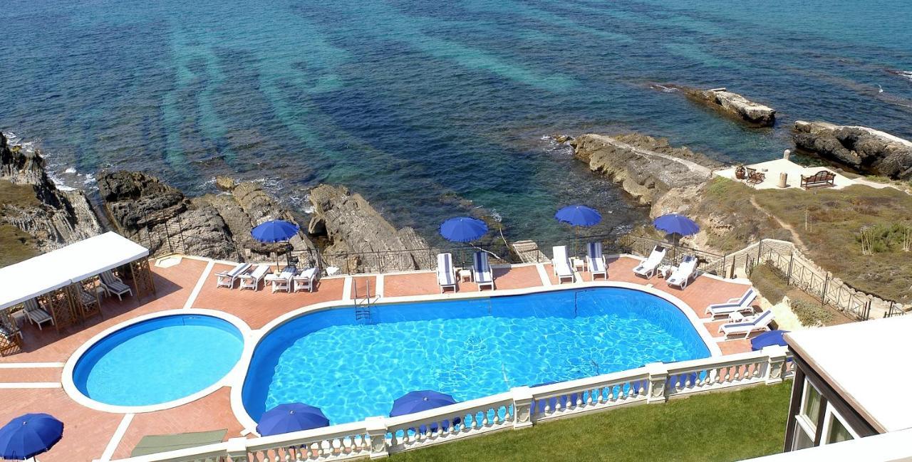 Tronas & Hotel 5*
